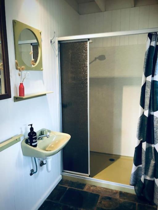 Peterborough Beach House Екстер'єр фото