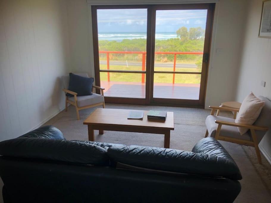 Peterborough Beach House Екстер'єр фото